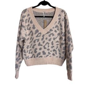 Hello Nite Top Women’s Small Oatmeal Lite Gray Leopard Print V-Neck Sweater NWT